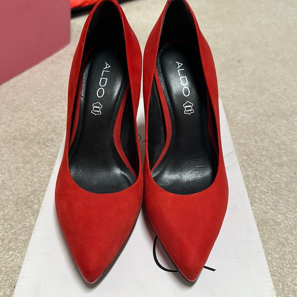 Aldo suede red pump, 10cm high,size 7.5